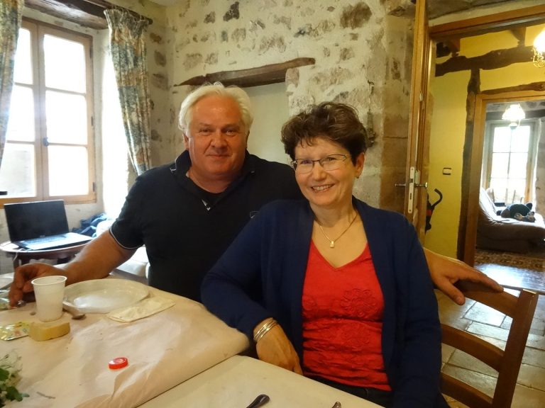 Propriétaires passionnés de leur terroir, heureux de vous accueillir dans un de leur gite pour vous aider à découvrir la région.