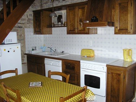 Cuisine équipée et fonctionnelle. Ambiance chaleureuse.